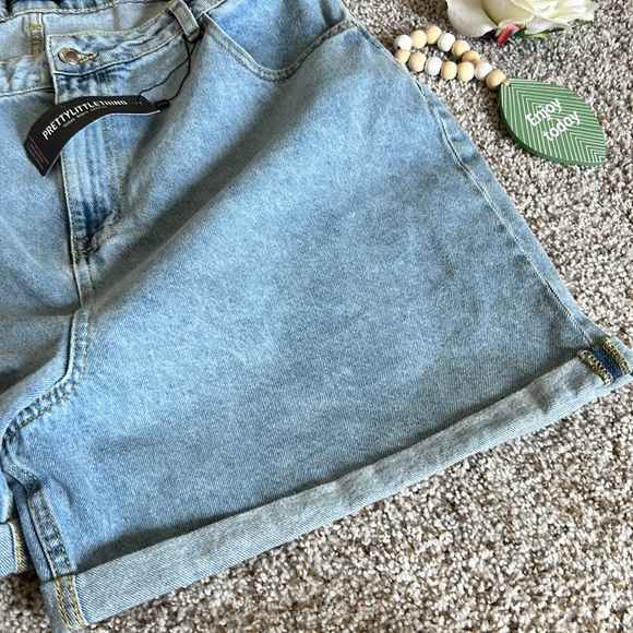 NWT Pretty Little Thing High Waisted Mom shorts - Picture 4 of 7